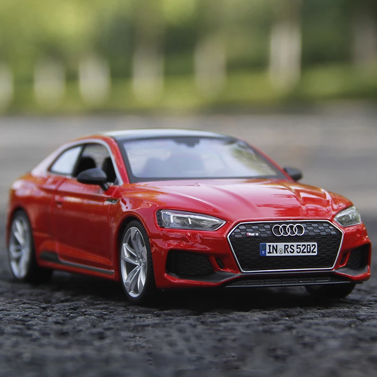 Miniatura Audi RS5 Coupé 2018 1:24