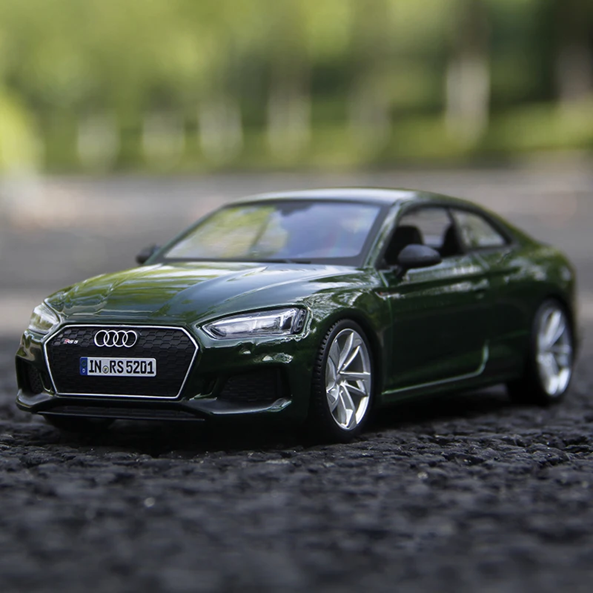 Miniatura Audi RS5 Coupé 2018 1:24