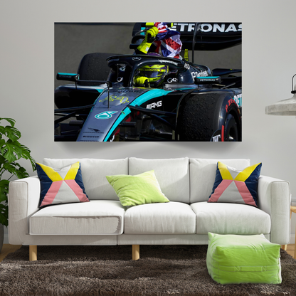 Quadro Decorativo Lewis Hamilton Vitória em Casa Silverstone 2024